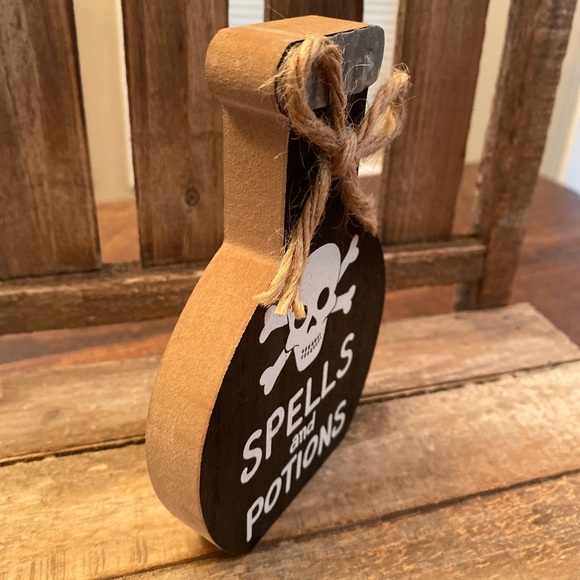 Halloween Potion Bottles Set, Witch’s Brew Potion Bottles, Spells & Potions - Picture 15 of 16